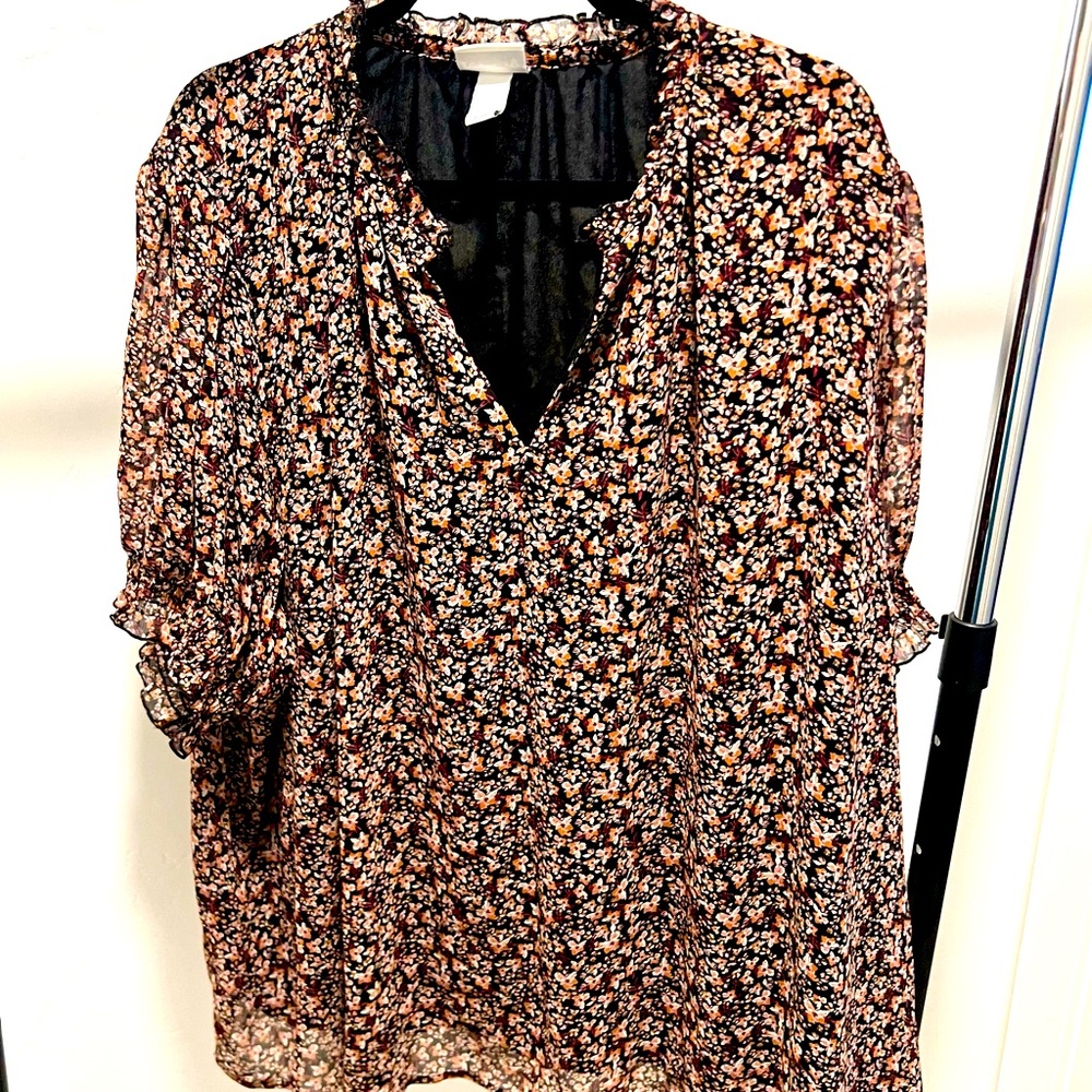 Target Ava & Viv Size 4X. Fully lined blouse.